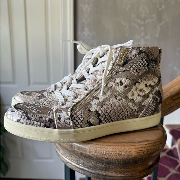 Call it Spring ladies vegan high tops snake print size 9 excellent condition - Picture 9 of 16